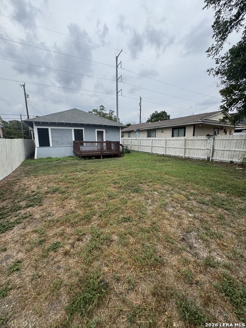 1323 Burnet St Property Photo 22
