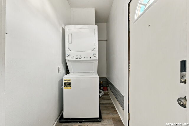 1323 Burnet St Property Photo 24