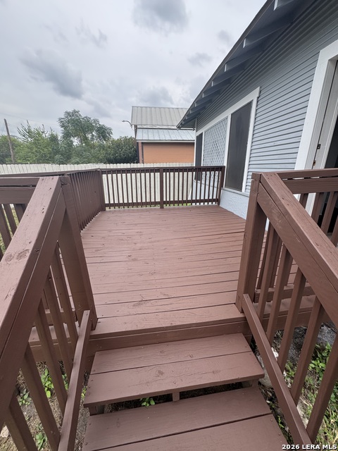 1323 Burnet St Property Photo 25