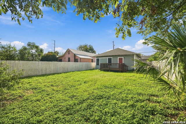 1323 Burnet St Property Photo 27