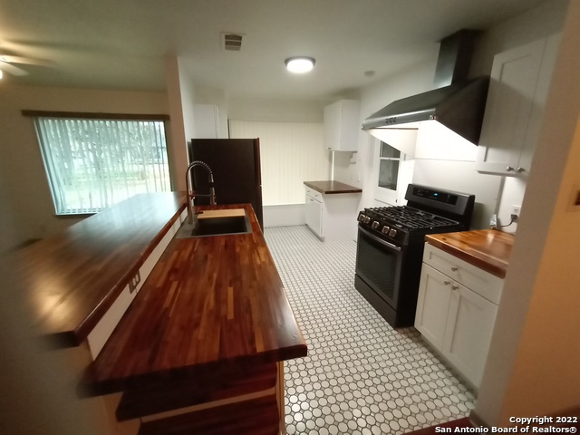 342 Barbara Dr Property Photo 3