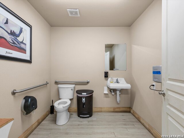 3925 Linne Rd Property Photo 15