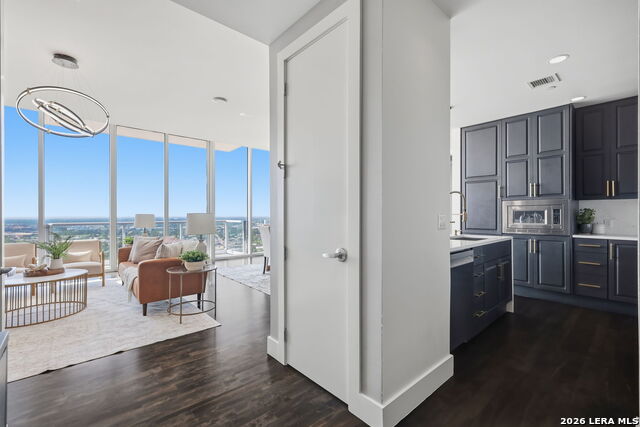 610 E Market St Property Photo 17