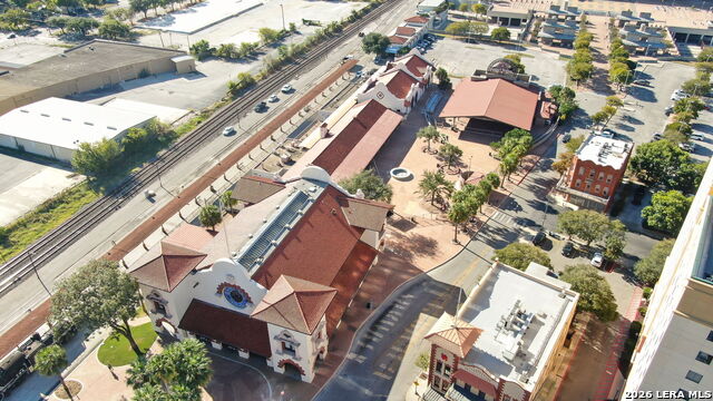 610 E Market St Property Photo 55