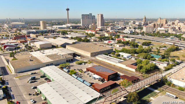 610 E Market St Property Photo 56
