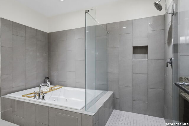 610 E Market St Property Photo 68