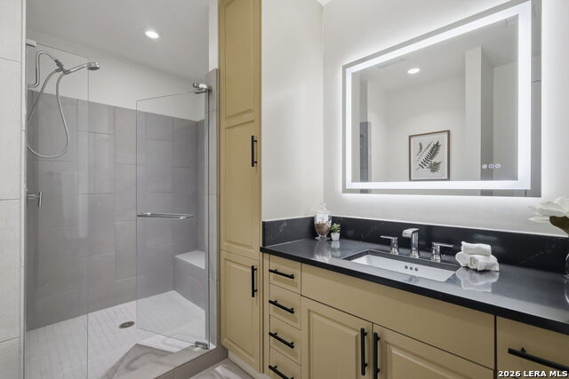 610 E Market St Property Photo 71