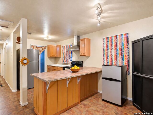 213 E 4th St Property Photo 8
