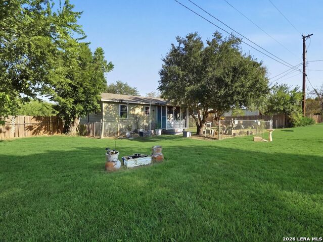 213 E 4th St Property Photo 16