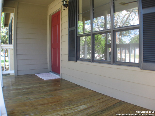526 Tamarack Dr Property Photo 3