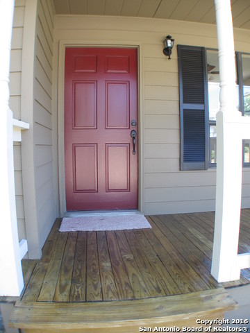 526 Tamarack Dr Property Photo 4