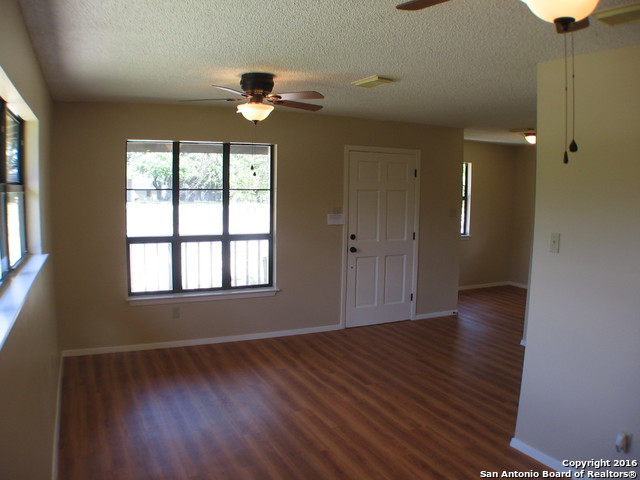 526 Tamarack Dr Property Photo 5