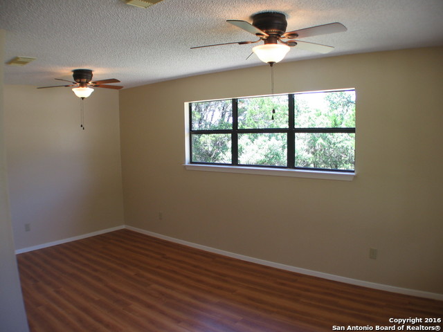 526 Tamarack Dr Property Photo 6