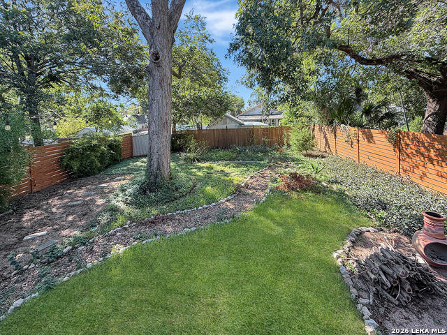 608 E Mistletoe Ave Property Photo 21