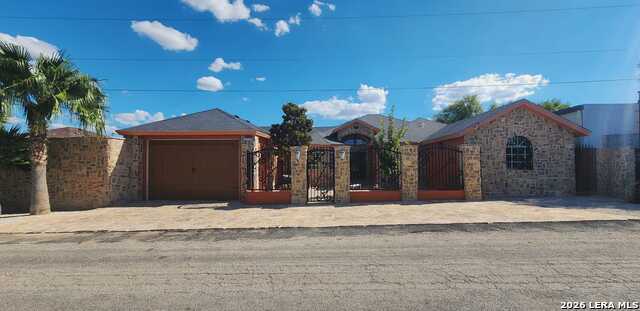 372 Jardines Verdes Dr Property Photo 2
