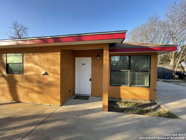 1721 Quintana Rd Property Photo 1