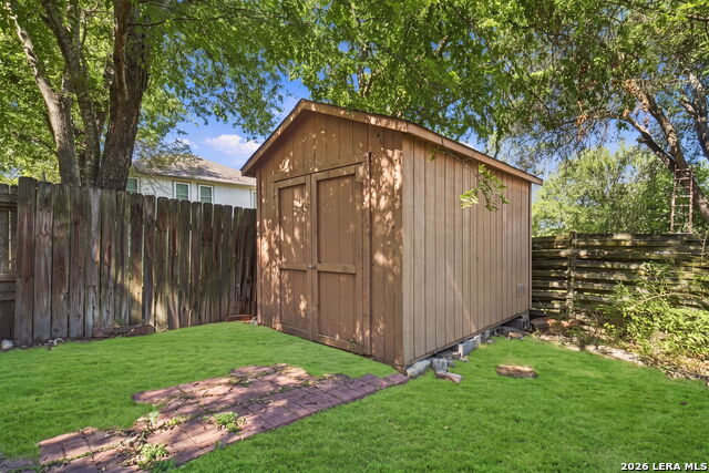 6923 Raintree Forest Property Photo 33