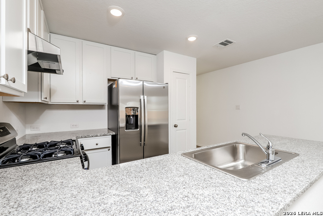 10619 Mcclintock Property Photo 7