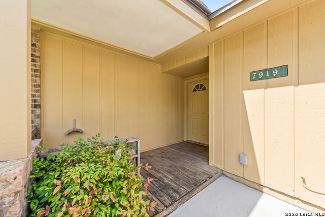 7919 Deep Frst Property Photo 4