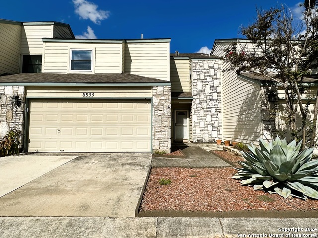 8533 ECHO CREEK LN Property Photo 1