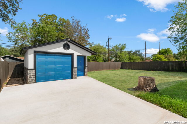 323 Pinehurst Blvd Property Photo 29