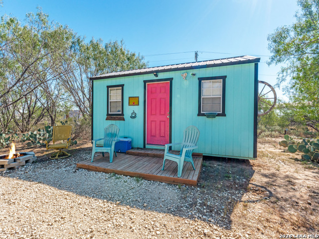 15725 N Interstate 35 Property Photo 15