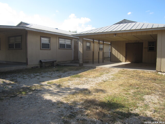 203 Houston St Property Photo 8
