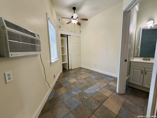 323 Carleton Ct Property Photo 6