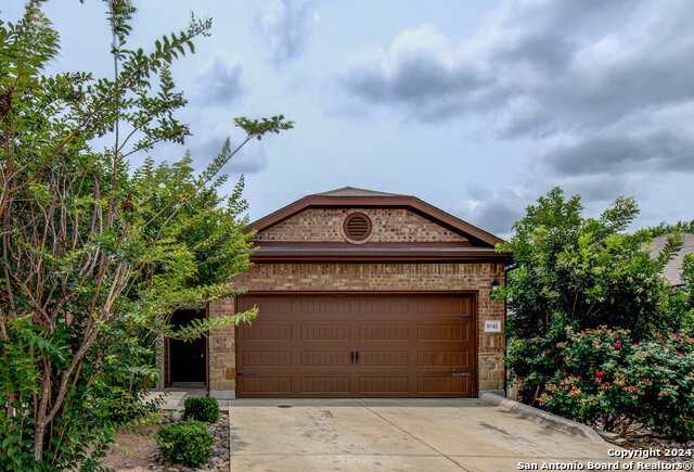 1042 CAROLYN CV Property Photo 1