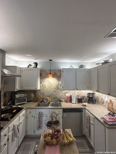16731 Henderson Pass Property Photo 8