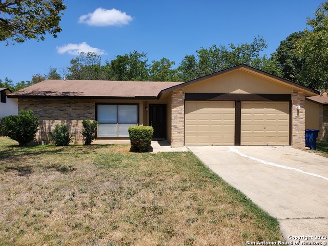 915 Hayloft Ln Property Photo 1