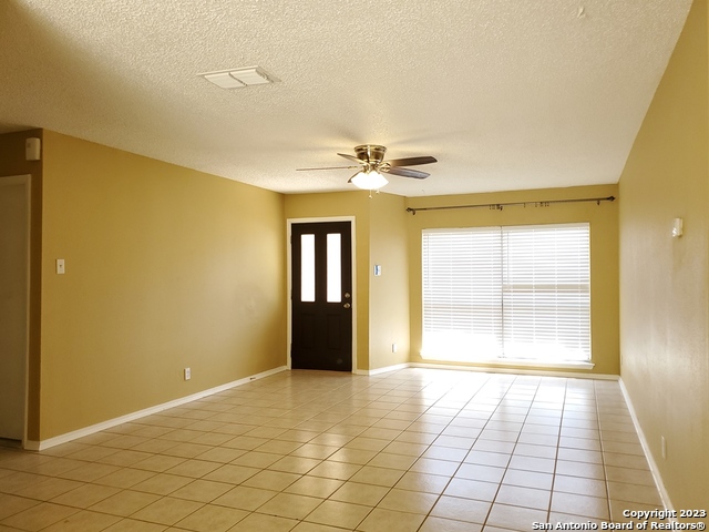 915 Hayloft Ln Property Photo 4