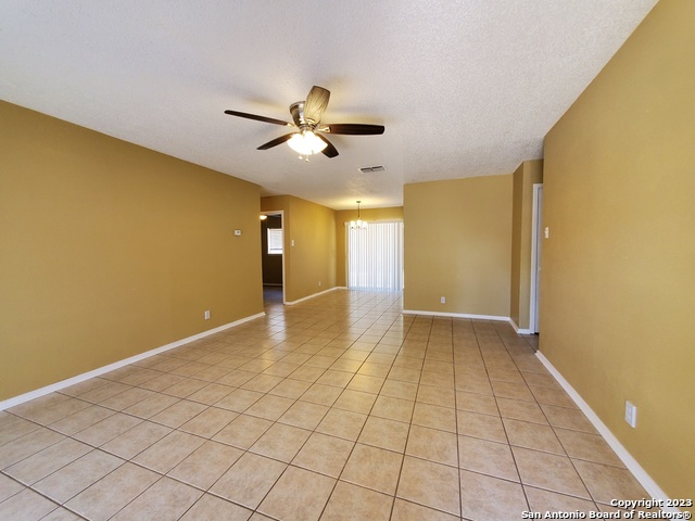 915 Hayloft Ln Property Photo 6