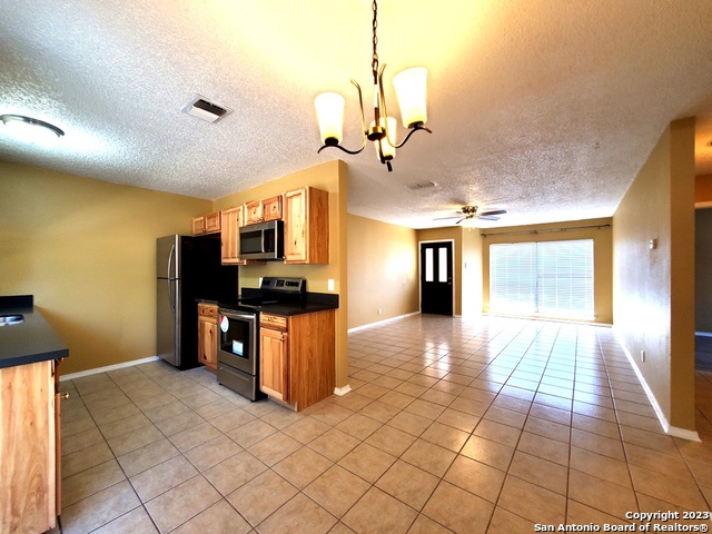 915 Hayloft Ln Property Photo 8