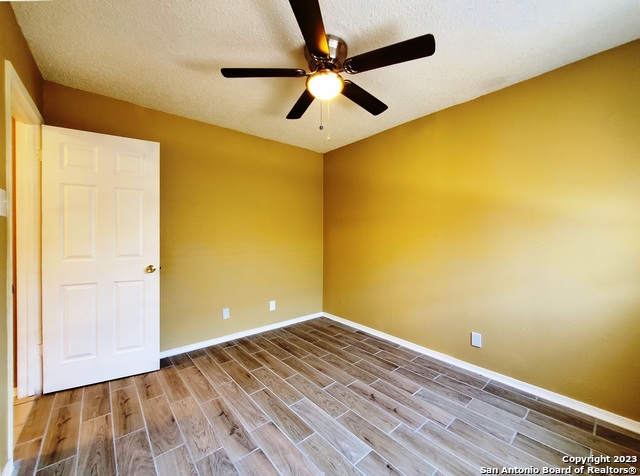 915 Hayloft Ln Property Photo 12