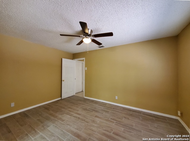 915 Hayloft Ln Property Photo 15