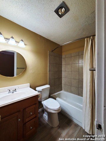 915 Hayloft Ln Property Photo 16