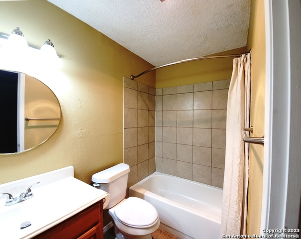 915 Hayloft Ln Property Photo 17