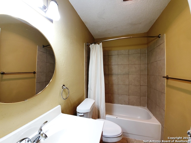 915 Hayloft Ln Property Photo 21