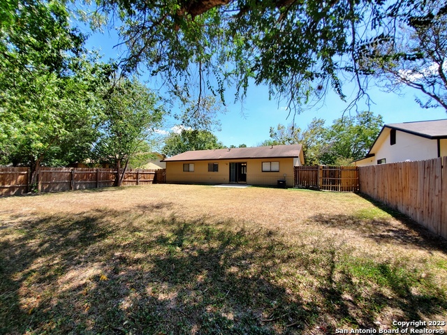 915 Hayloft Ln Property Photo 23