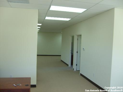 124 E Bandera Property Photo 3