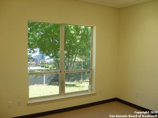124 E Bandera Property Photo 5