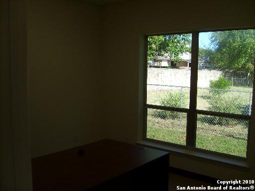 124 E Bandera Property Photo 6