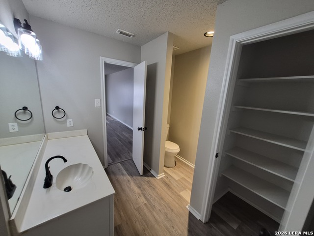 8043 Chestnut Manor Dr. Property Photo 26