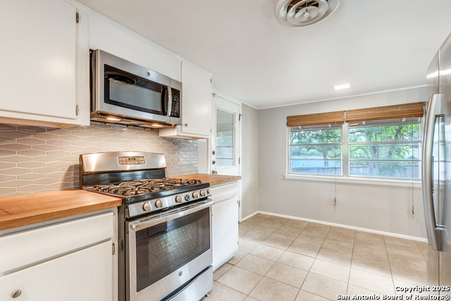 7426 Robin Rest Dr Property Photo 10
