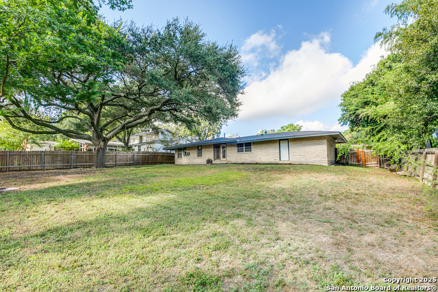 7426 Robin Rest Dr Property Photo 24