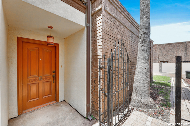 715 Brazos St Property Photo 4