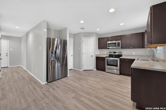 7526 Crestway Rdg Property Photo 9