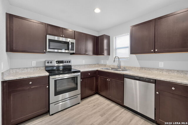 7526 Crestway Rdg Property Photo 11