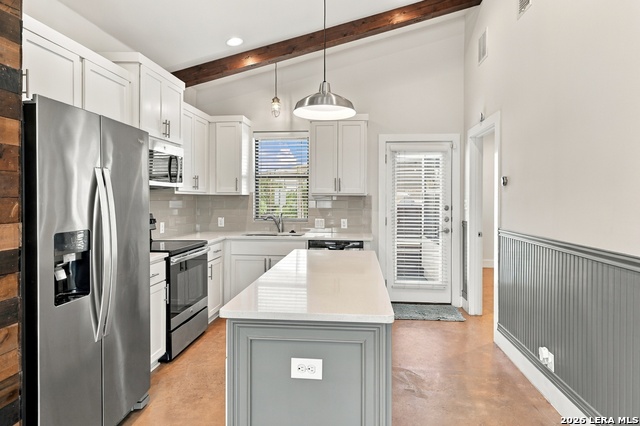 603 Burleson Property Photo 4